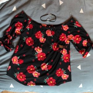 NWT off the shoulders top w/choker necklace